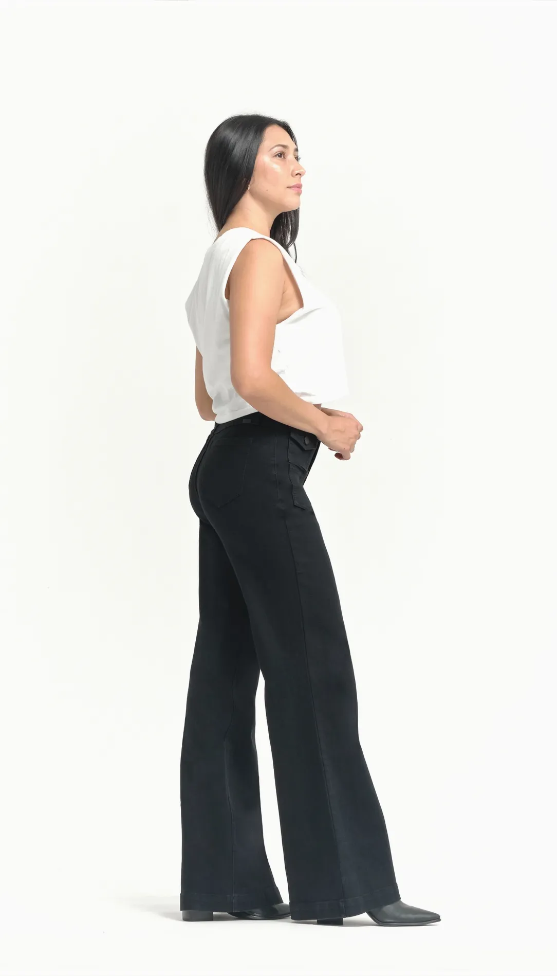 Relaxed Flare Jean w/ Patch Pockets in Black