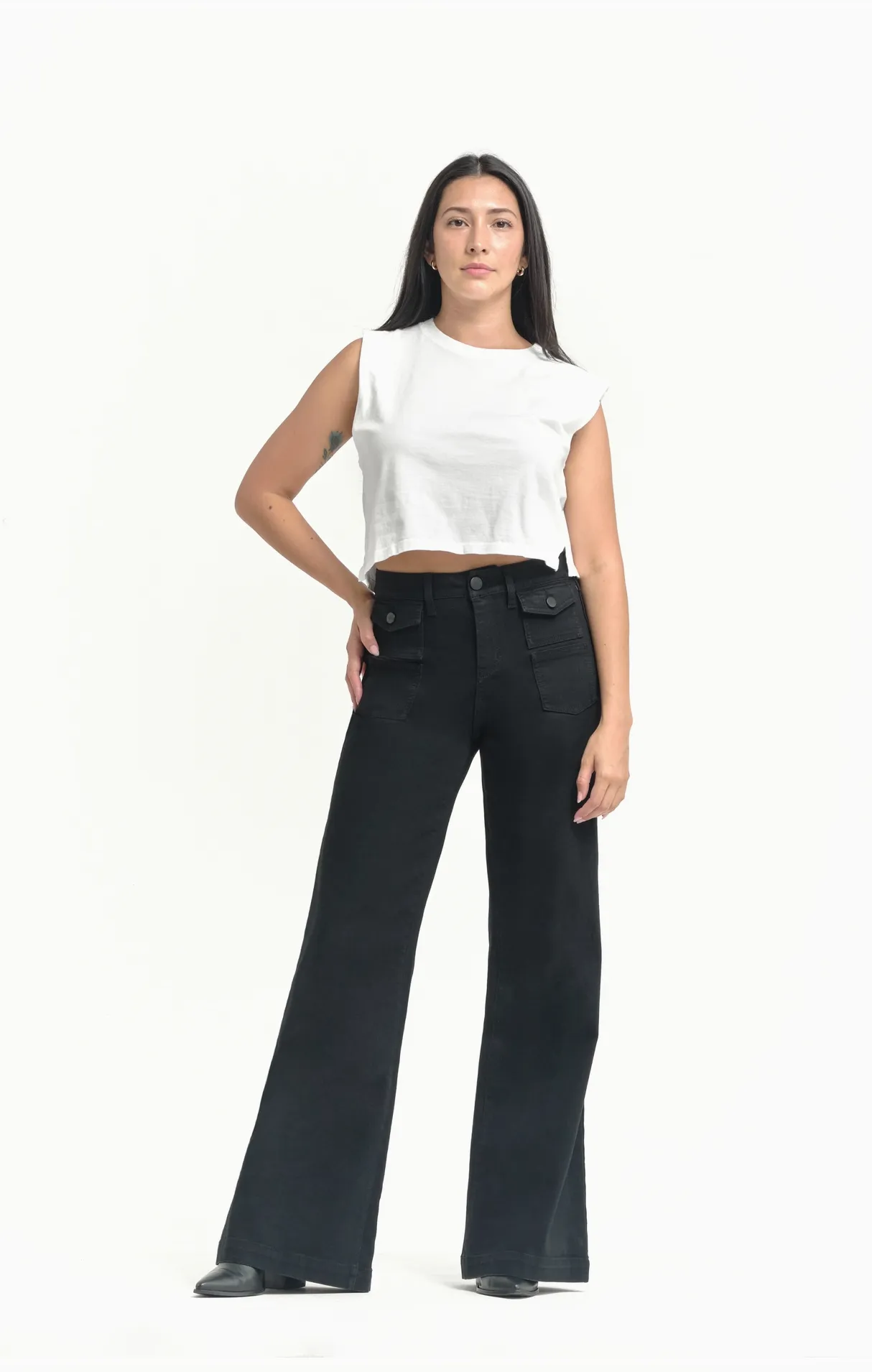 Relaxed Flare Jean w/ Patch Pockets in Black