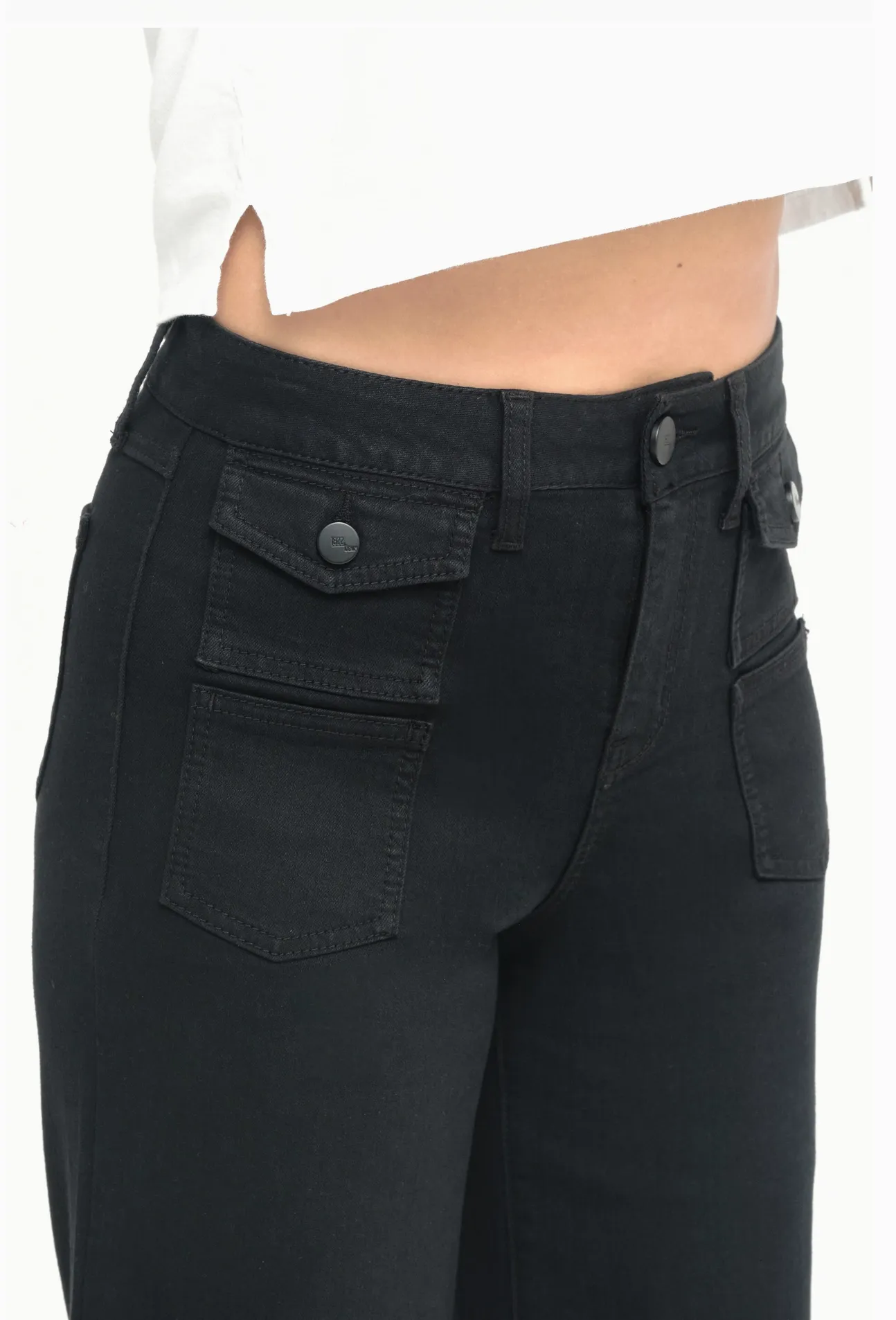 Relaxed Flare Jean w/ Patch Pockets in Black
