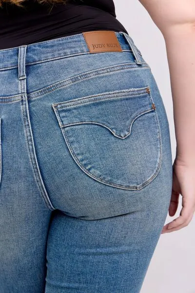 The Maylee- Judy Blue Mid Rise Tummy Control Vintage Wash Jeans