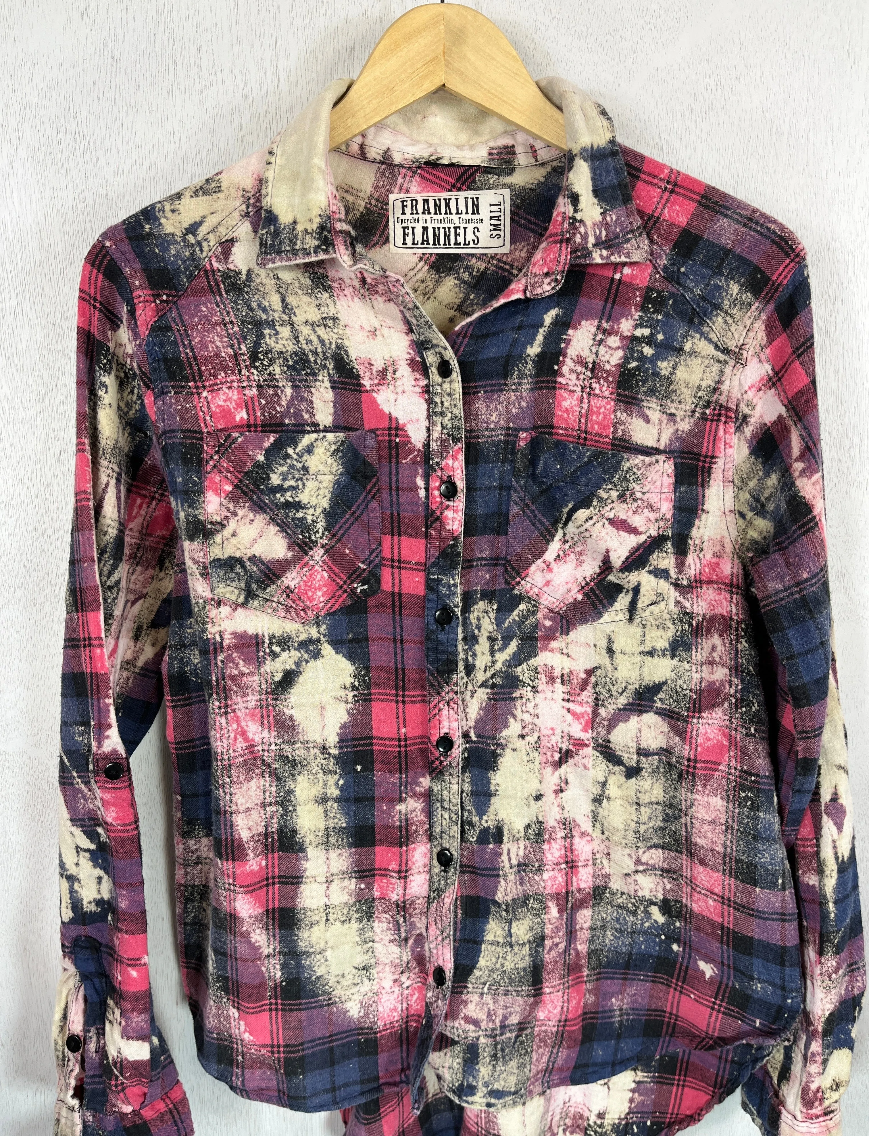 Vintage Navy, Pink, Cream Distressed Flannel Size Small