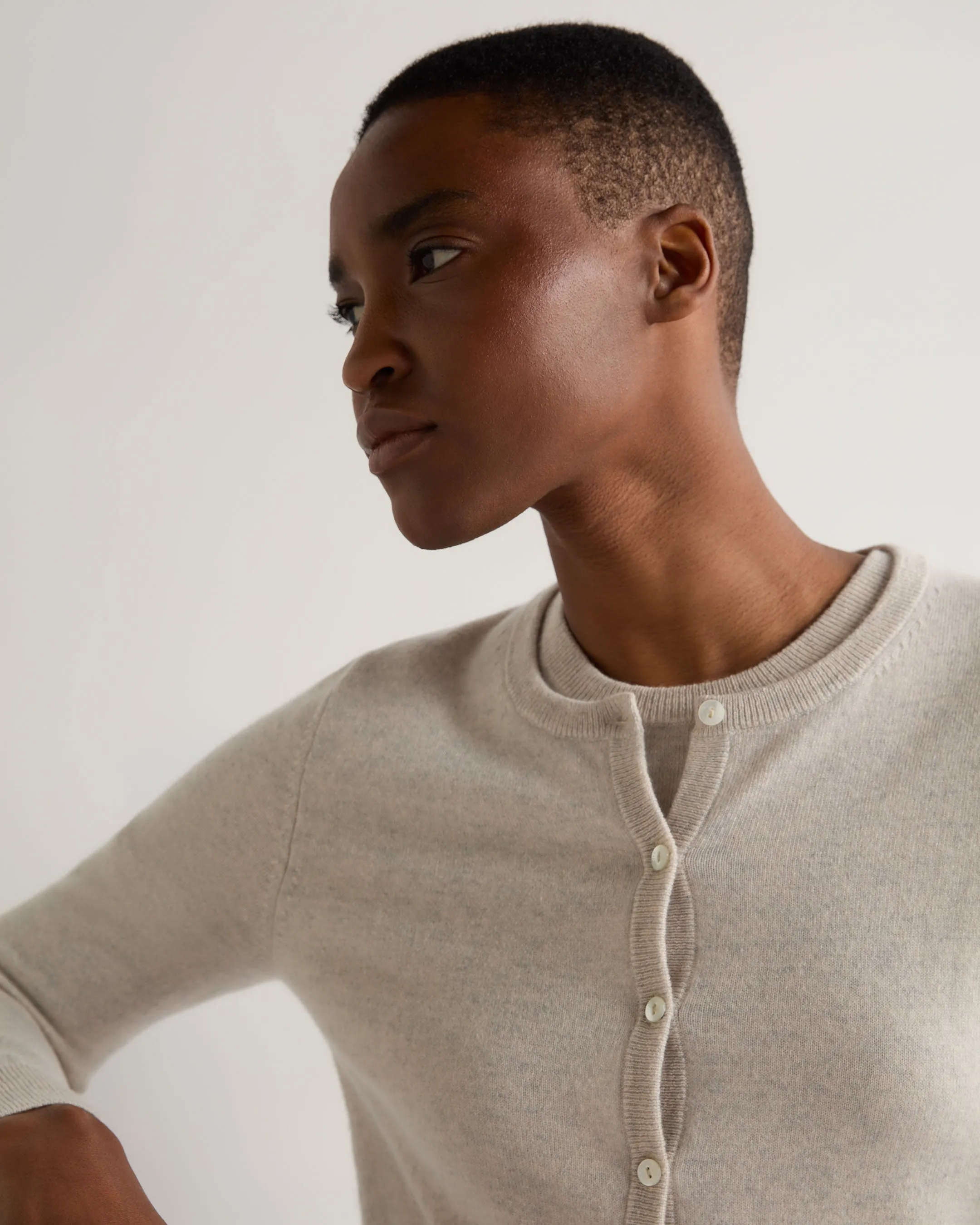 Women's Olivia Round Neck Cashmere Cardigan Pebble Grey